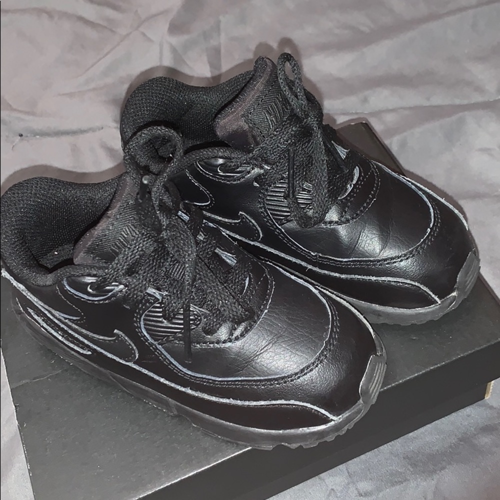 Boys Nike shoes 8c air max